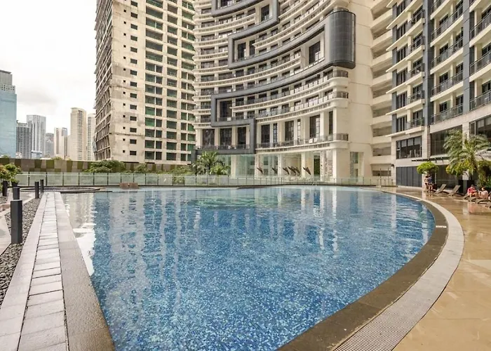Incredible Makati Unit W Stunning View & 65 Tv