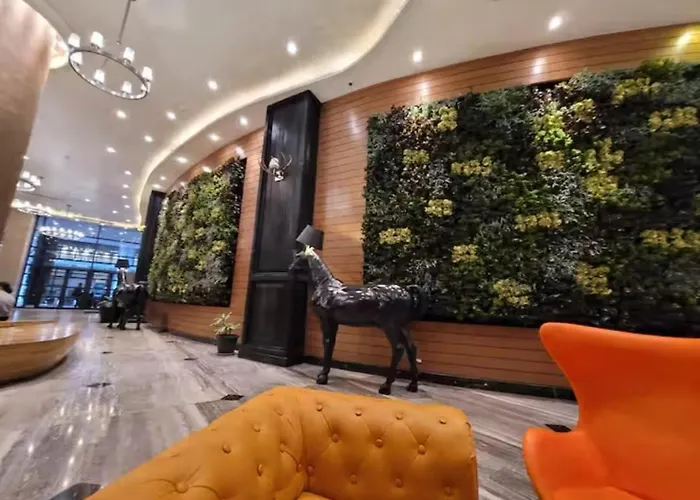 Incredible Makati Unit W Stunning View & 65 Tv