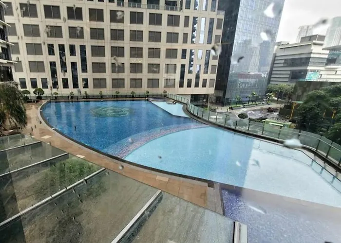 Incredible Makati Unit W Stunning View & 65 Tv