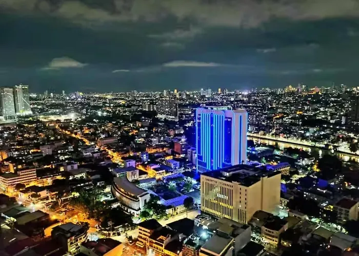 Incredible Makati Unit W Stunning View & 65 Tv *