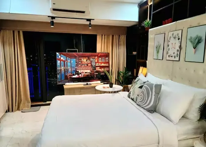 Incredible Makati Unit W Stunning View & 65 Tv *